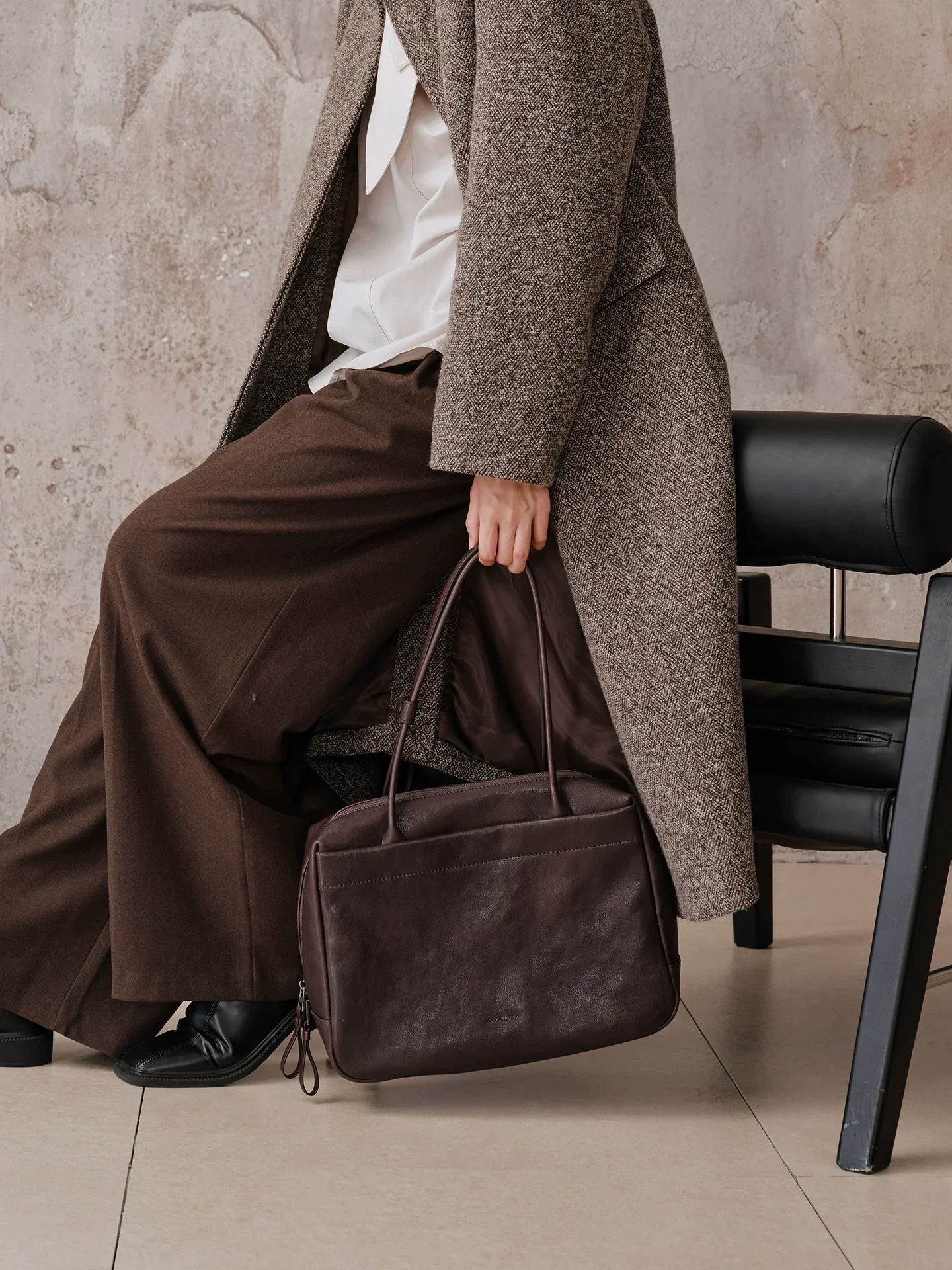 Weili Top-Grain Leather Shoulder Bag - Image 2