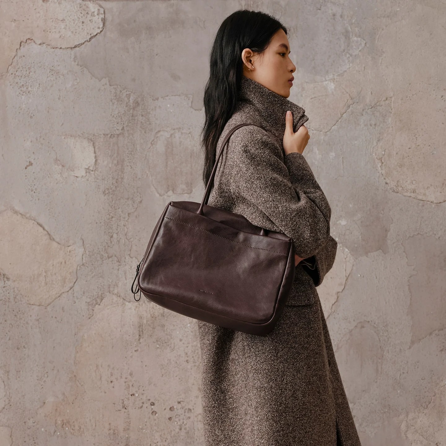 Weili Top-Grain Leather Shoulder Bag - Image 5
