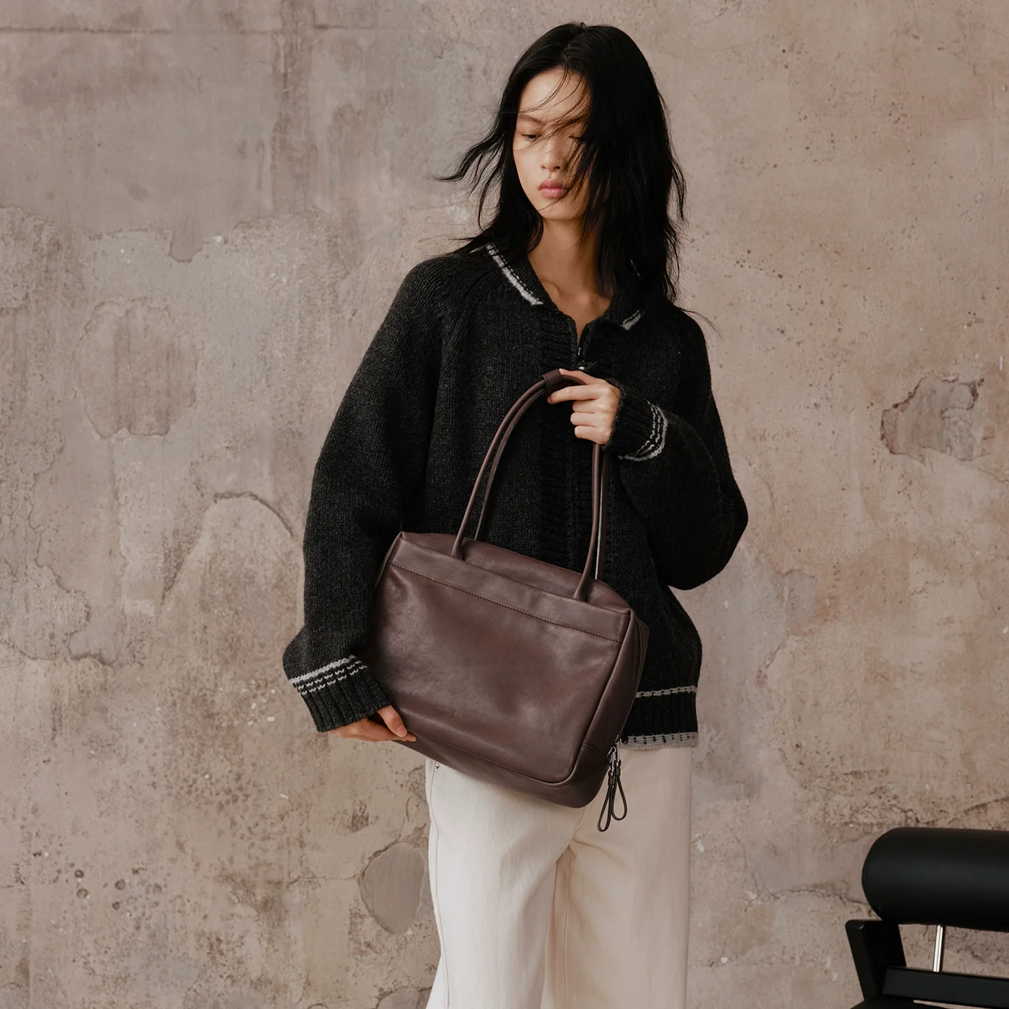 Weili Top-Grain Leather Shoulder Bag - Image 6