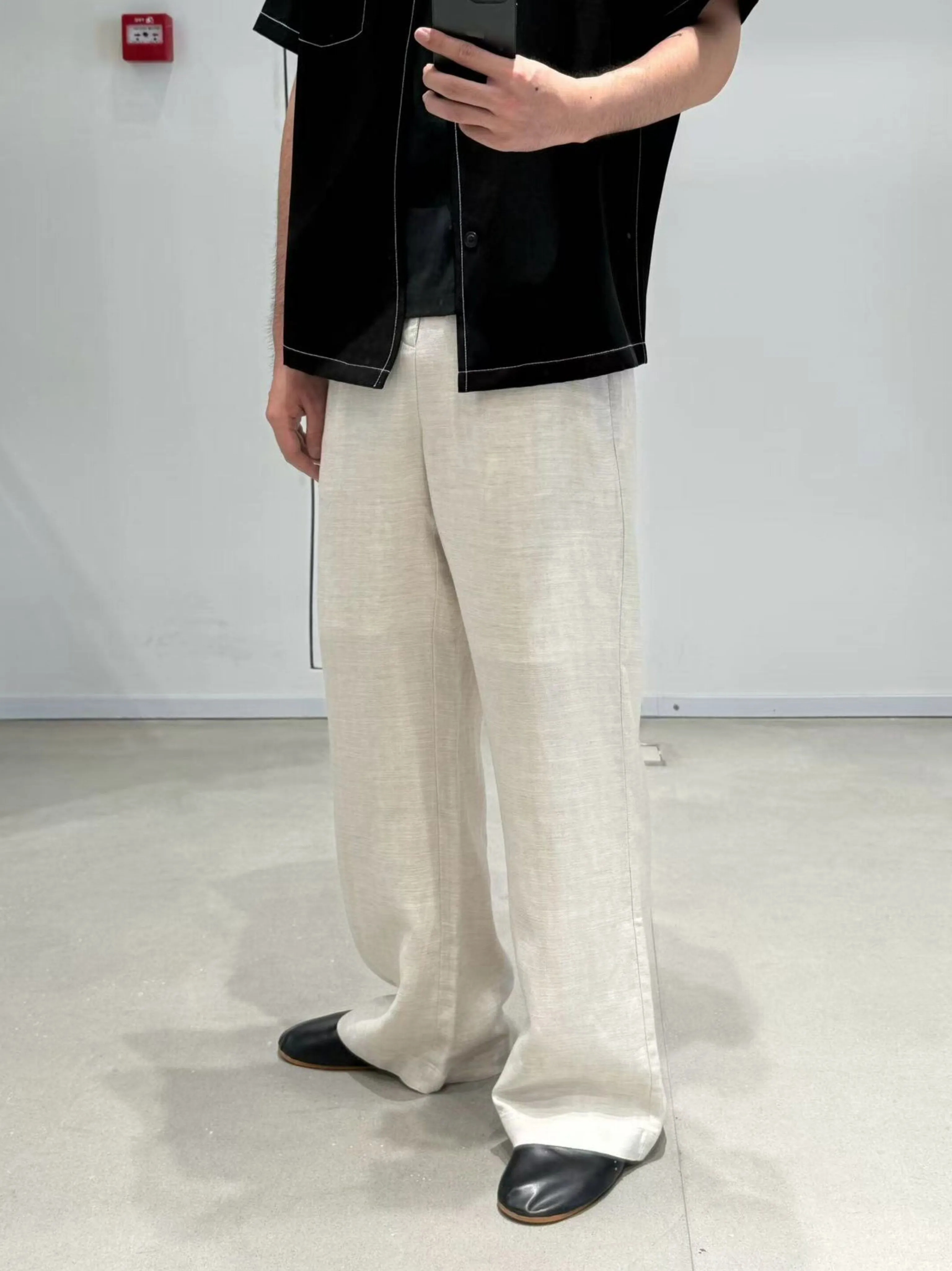 Wide-Leg Pleated Trousers - Image 4