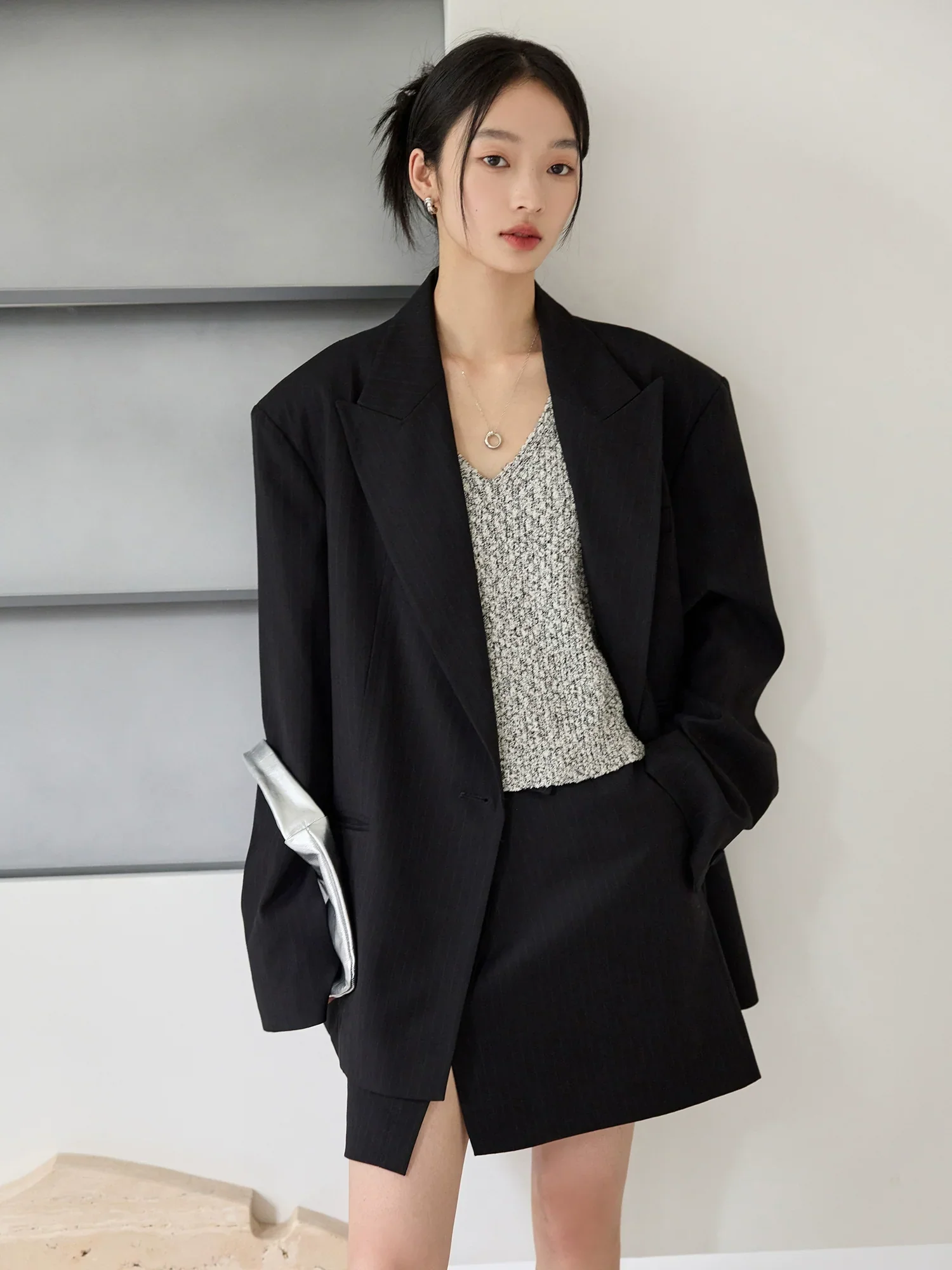 Wide Shoulder Peaked Lapel Suit Set - Image 2