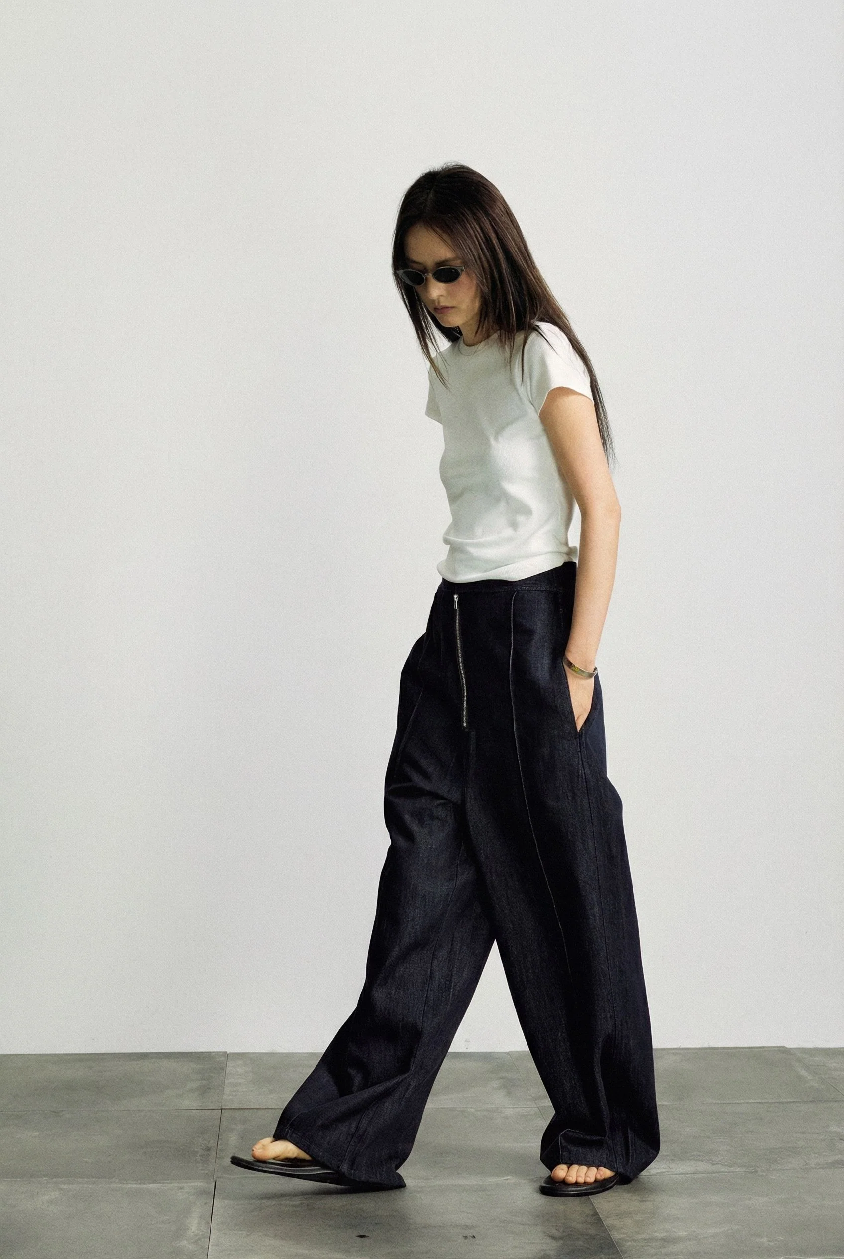 Zip-Front Wide-Leg Jeans - Image 4